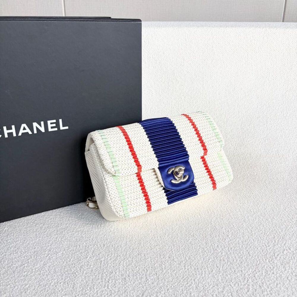 Chanel Women Pre-Loved Bag Very Good Condition - Picture 6 of 9